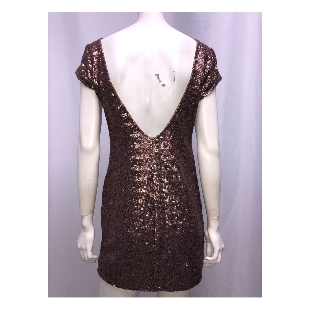 BACKSTAGE - Picture 3 of 4